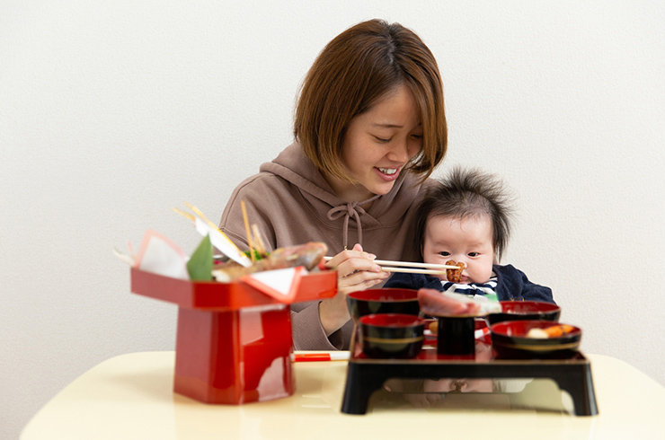 自宅で百日祝い（お食い初め）のお祝いをしよう！準備や当日の手順を紹介