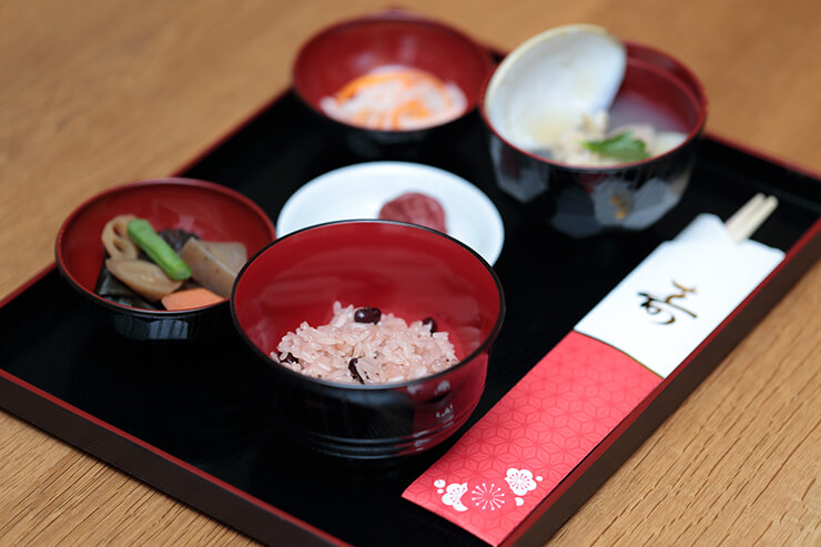 生後100日前後に行う百日祝い(お食い初め)に必要な準備