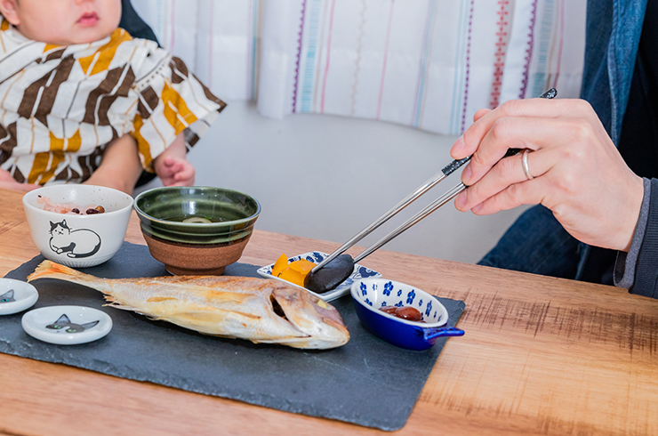 百日祝い(お食い初め)|儀式での石の使い方