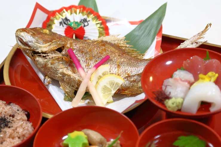百日祝い(お食い初め)の魚は何を選ぶ?鯛(たい)の種類や飾り付け方法を紹介