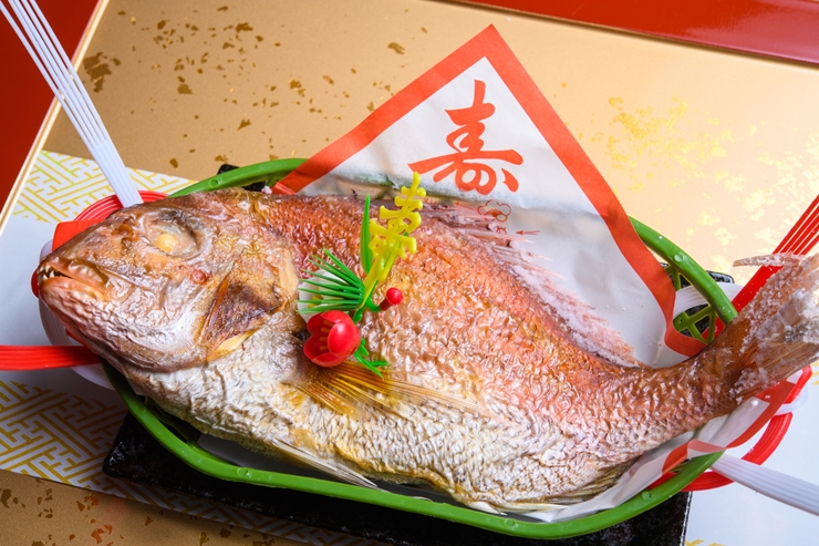 百日祝い(お食い初め)の鯛(たい)に飾り付けをして華やかに!アイテムや焼き方は?