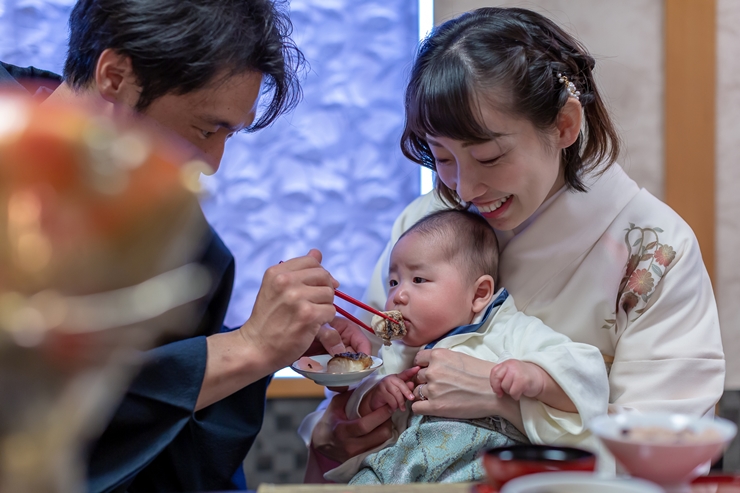 百日祝い(お食い初め)の伝統衣装は着物