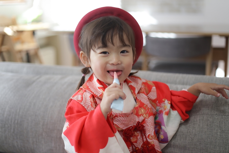 七五三の千歳飴(ちとせあめ)に込められた願いとは?由来や食べ方を紹介