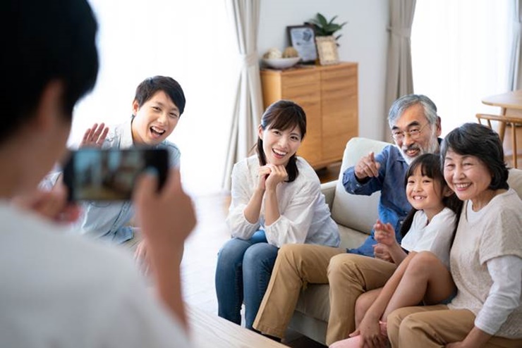 海外と日本の家族写真の考え方の違いとは？撮影のタイミングやコツ