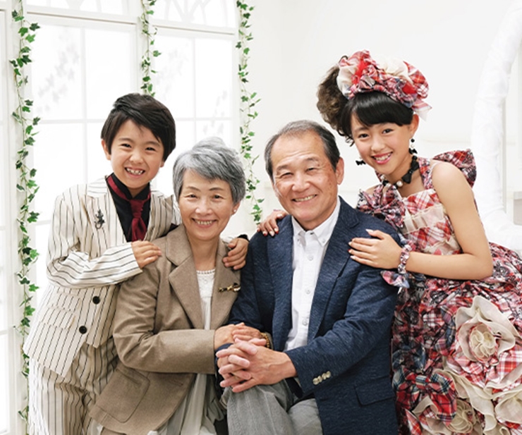 金婚式の家族写真をスタジオアリスで残そう!