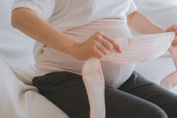 安産祈願|腹帯の持参の仕方や巻き方は?