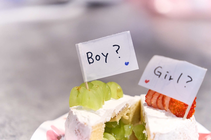 性別発表をサプライズで！ジェンダーリビールのアイデア5選