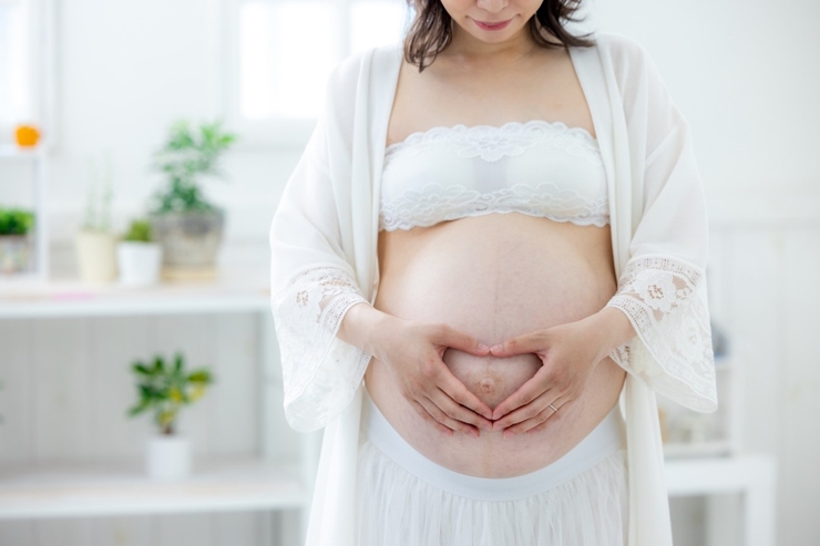 ドレスだけじゃない!マタニティフォトの衣装アイデア