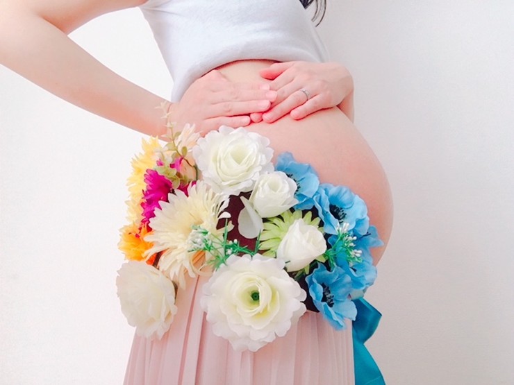 マタニティフォトをリボンサッシュベルトでランクアップ!おすすめ小物も◎