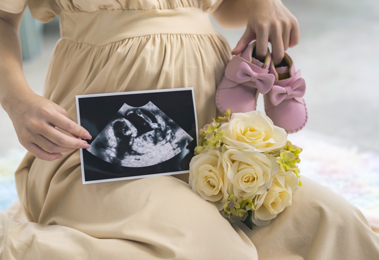 リボンだけじゃない!マタニティフォトにおすすめの小物