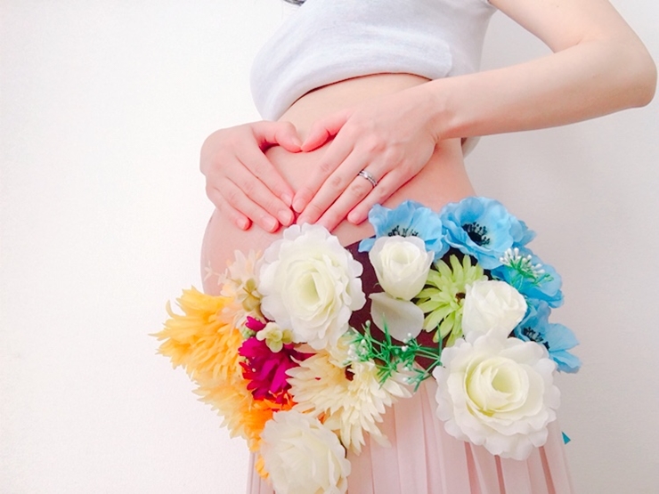 マタニティフォトをサッシュベルトで華やかに!作り方や活用方法も◎