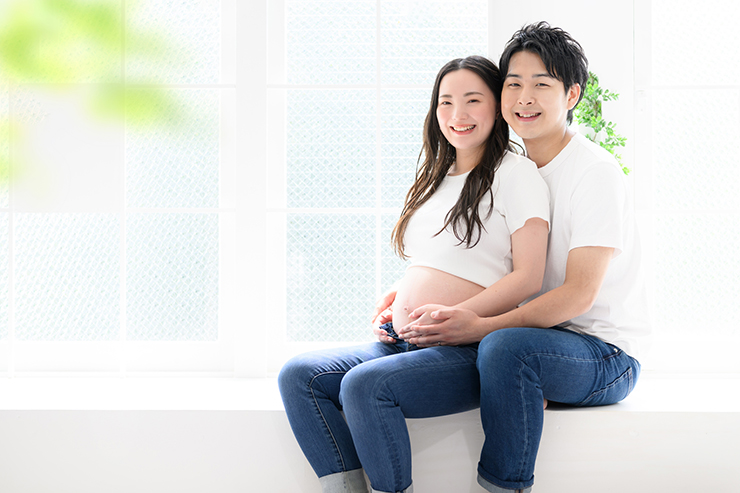 マタニティフォトの衣装はペアルックがかわいい!幸せを写真という形に