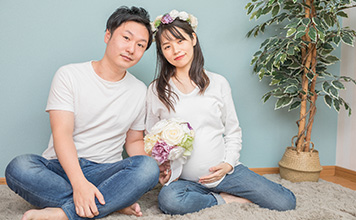 マタニティフォトをご家族で撮影しよう！おすすめコーデや人気ポーズも◎