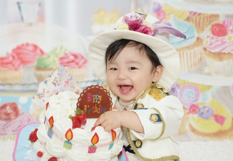 1歳の誕生日の記念撮影はスタジオアリスにお任せ！
