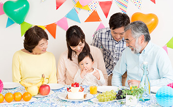 1歳のお誕生日をお祝いしたい！祖父母から孫へのおすすめプレゼントは？