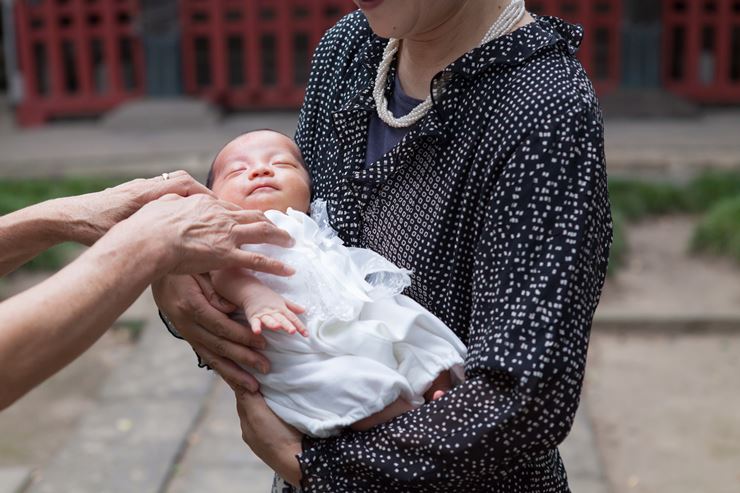 お宮参りの祖母の服装｜年齢別のおすすめスタイル