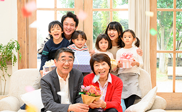 還暦祝いにもらってうれしかったものは？ご両親が喜ぶプレゼントアイデア