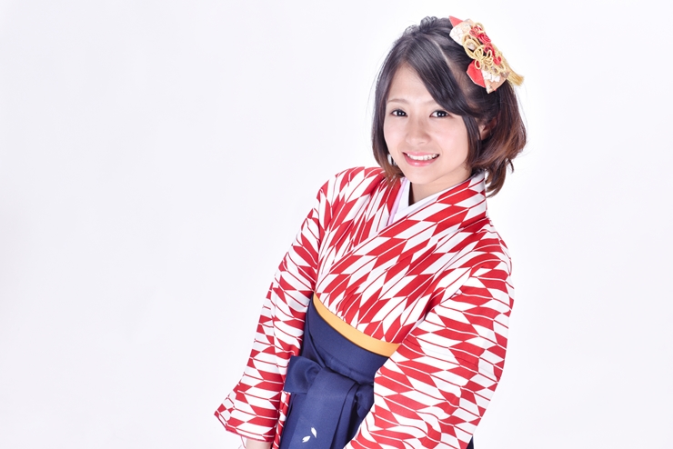 袴姿の写真の撮り方：自然な笑顔を作る