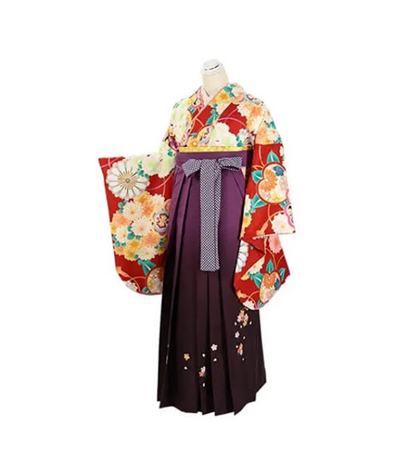 刺しゅう入りの袴で特別感をアップ