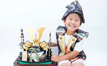 端午の節句に兜や鎧のお飾りを用意する理由は？五月人形の飾り方も紹介