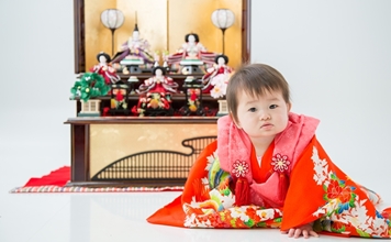女の子の初節句に被布を着せてもいい？使い道や衣装アイデアを紹介
